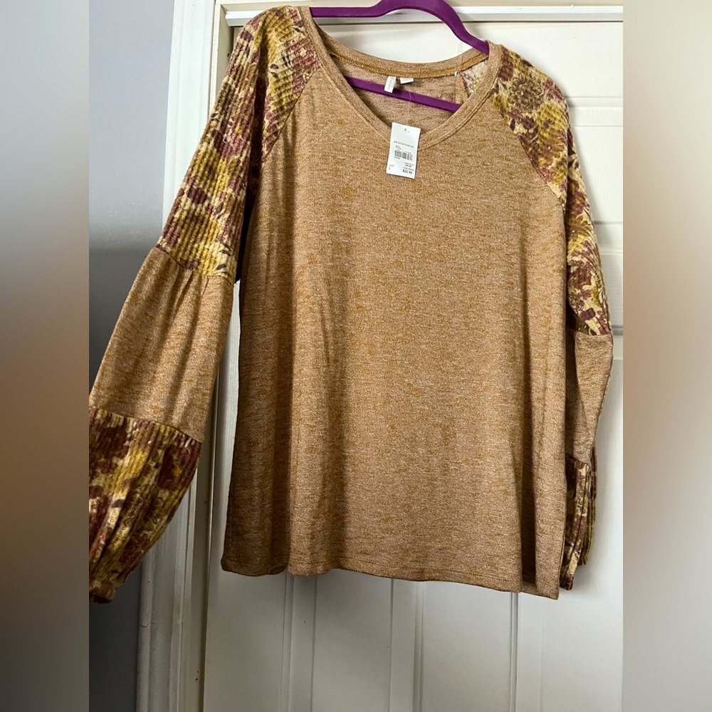 Tan & floral top🌻Size Large. New with tags!